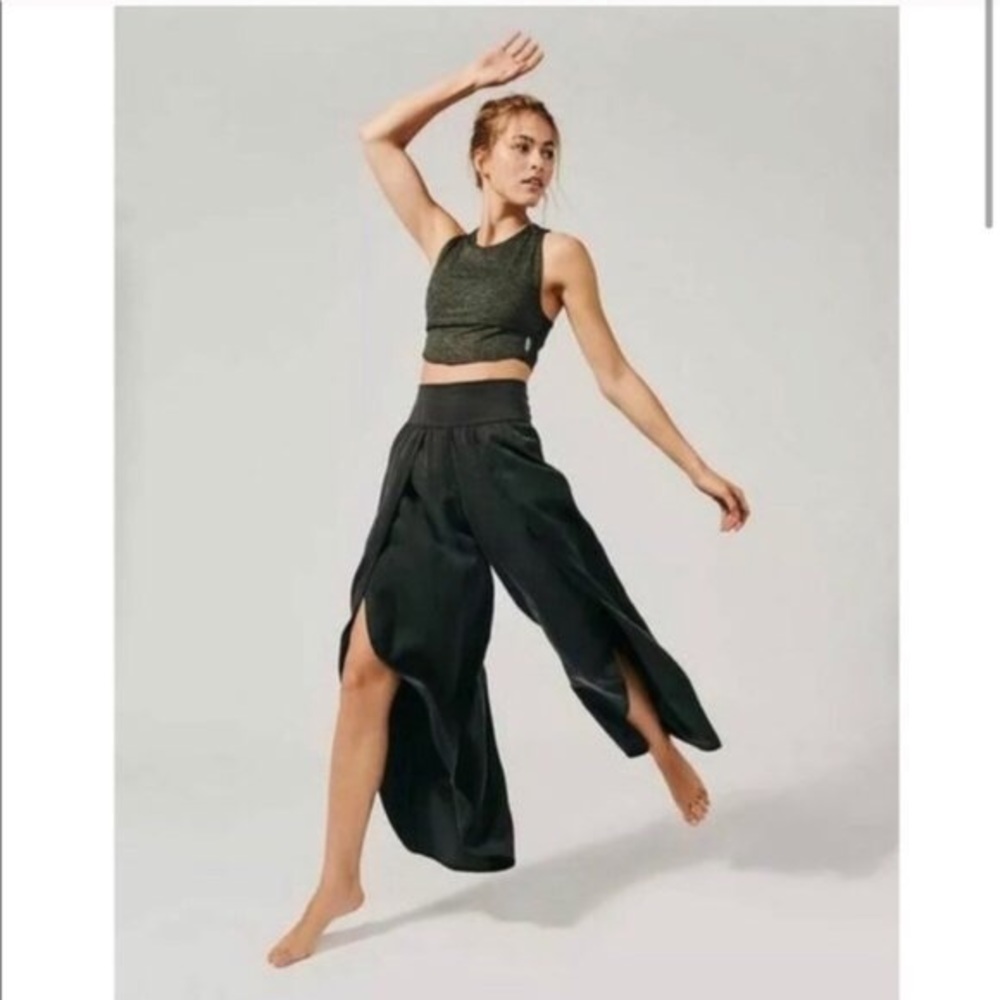 (SOLD) FP Movement Chica Lyrical Flow Pant - Picture 4 of 7